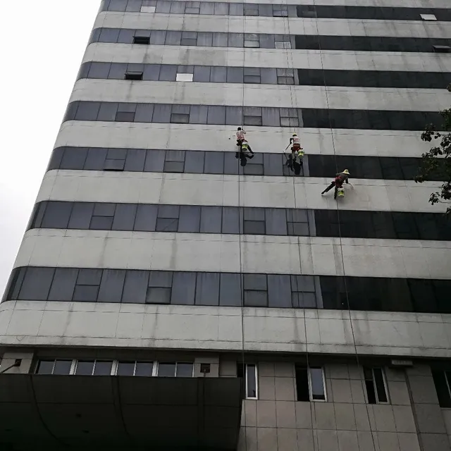 南京住建委大楼外立面防水施工